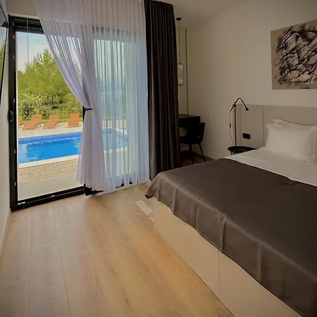 White Villa, Brac