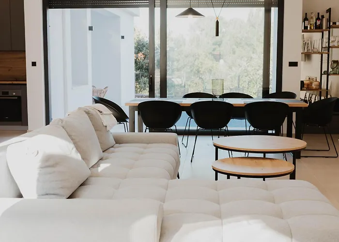 White Villa, Brac