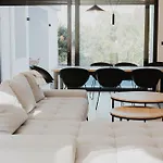 White Villa, Brac