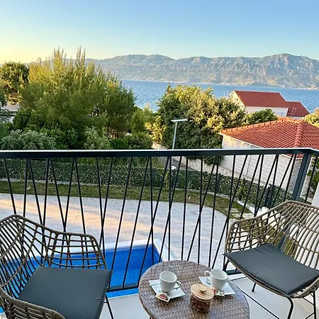 White Villa, Brac Villa *