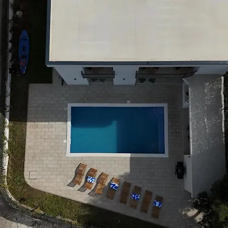 White Villa, Brac