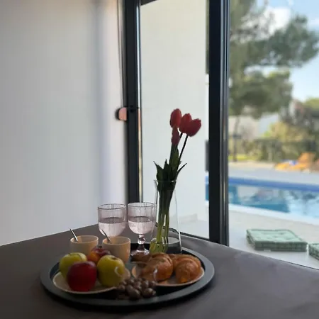 White Villa, Brac
