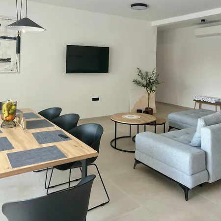 White Villa, Brac
