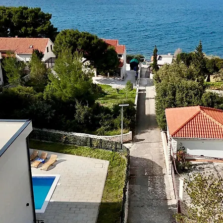 White Villa, Brac