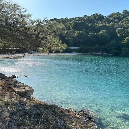 White Villa, Brac فيلة سبليتسكا