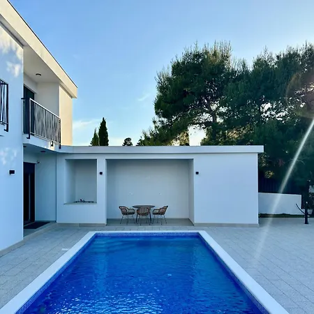 Willa White Villa, Brac