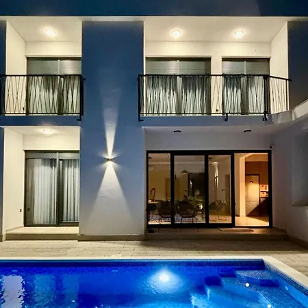White Villa, Brac Willa *